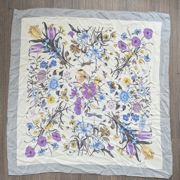 Gucci Hand Stitched Silk Vsize Floral Print Scarf - Picture 3 of 4